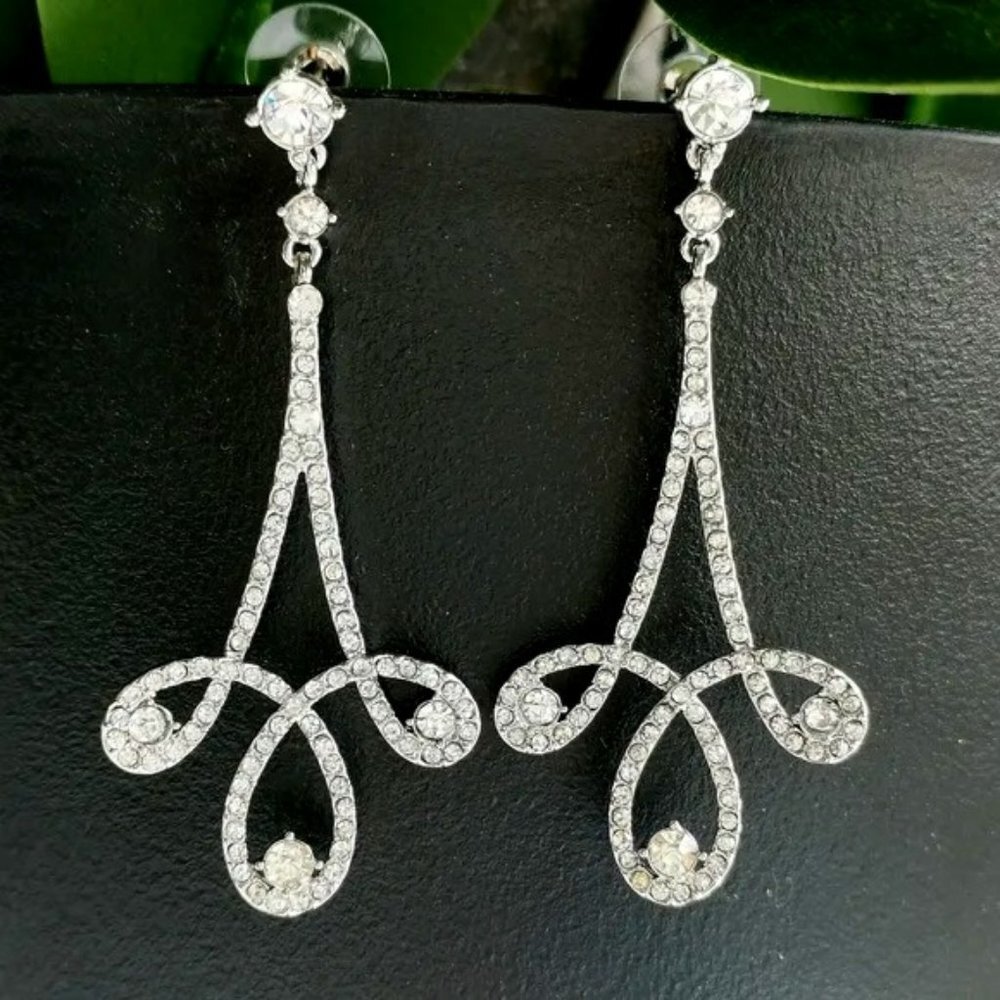 Vintage styled crystal dangle drop earrings